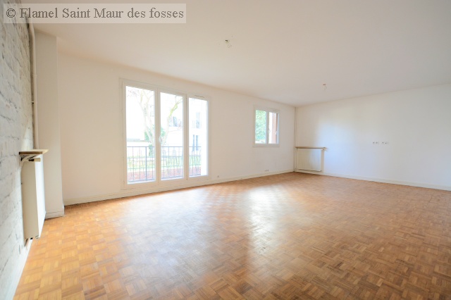 appartement a vendre a ST MAUR DES FOSSES 4 pieces, 93m2 habitables